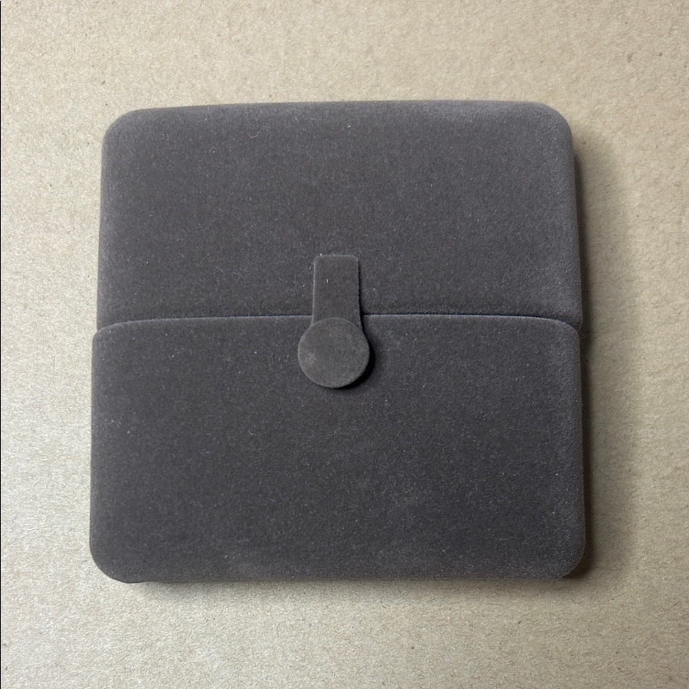 Velvety potable jewelry box